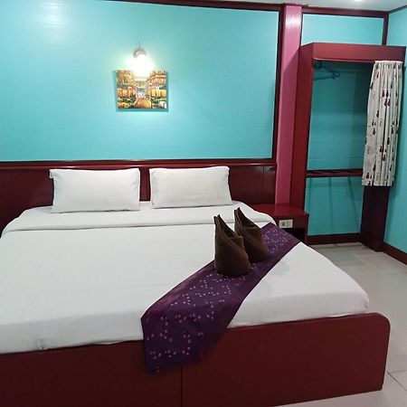 Haad Somboon House Hotel Банг Сафан Екстериор снимка