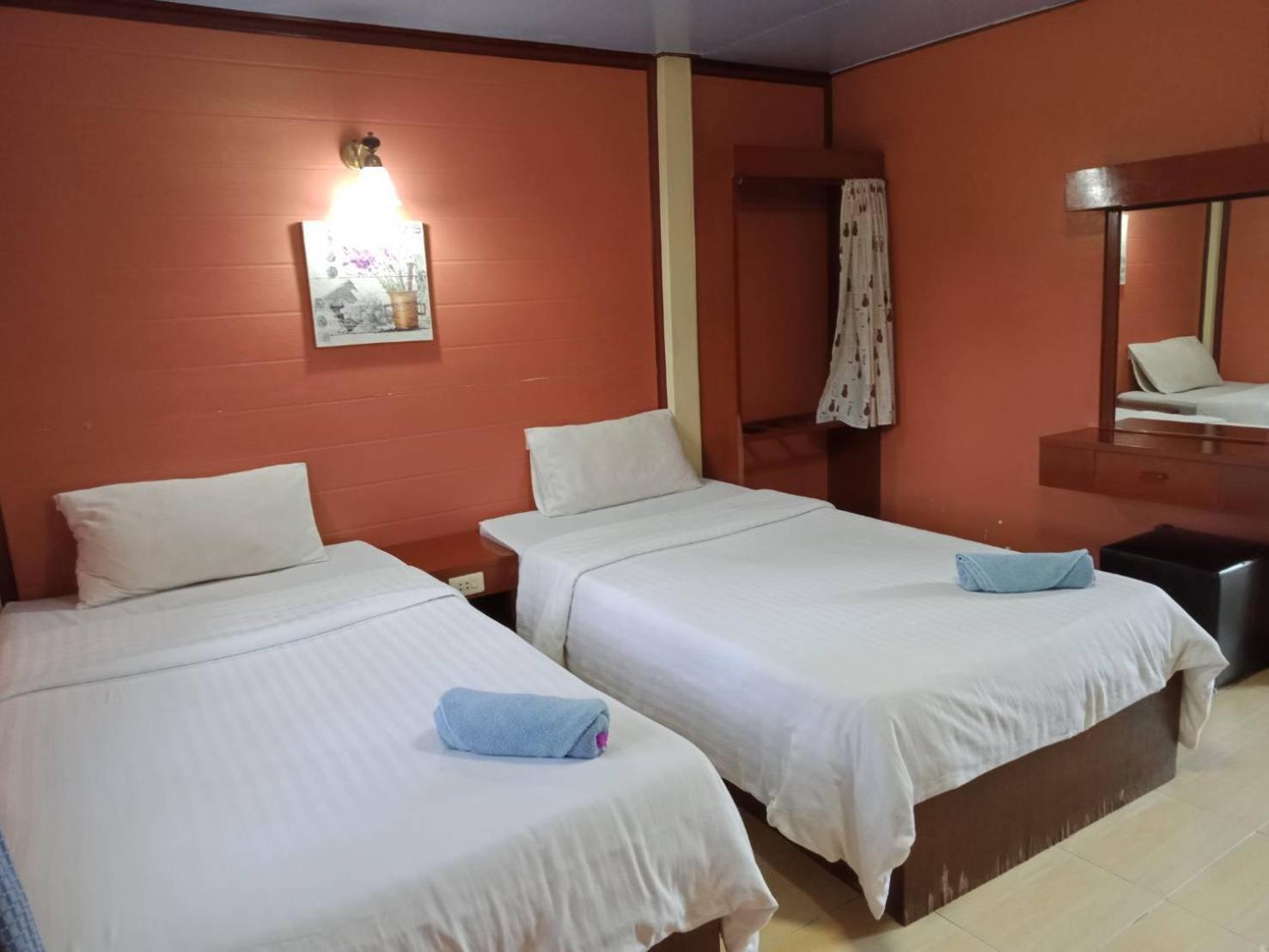 Haad Somboon House Hotel Банг Сафан Екстериор снимка