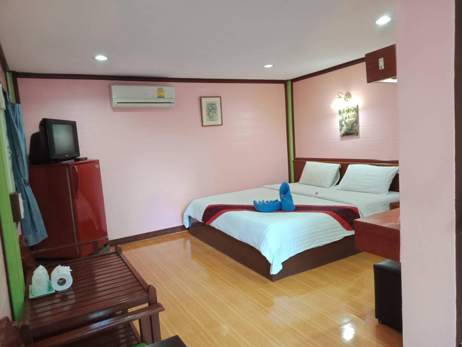Haad Somboon House Hotel Банг Сафан Екстериор снимка