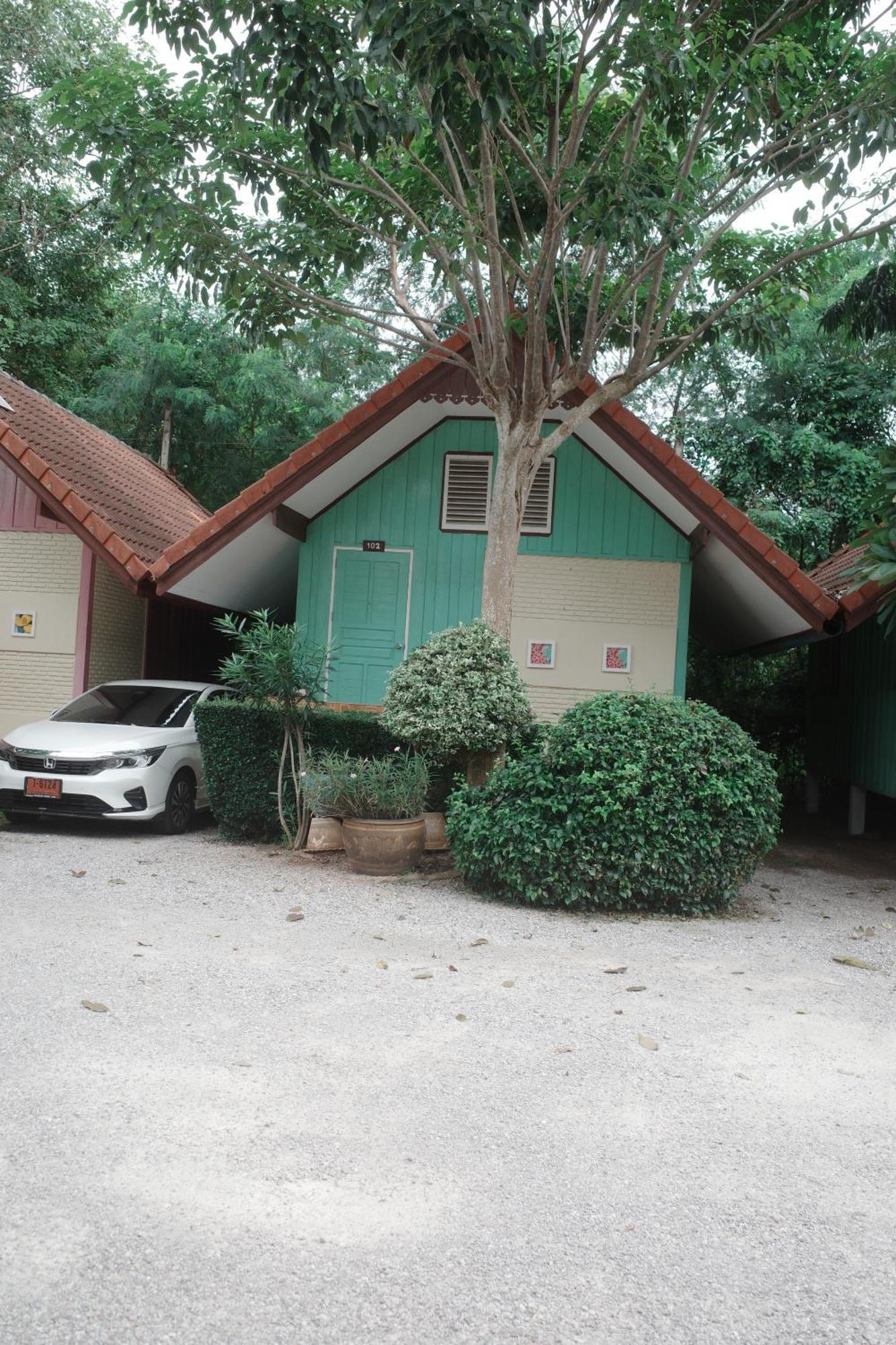 Haad Somboon House Hotel Банг Сафан Екстериор снимка