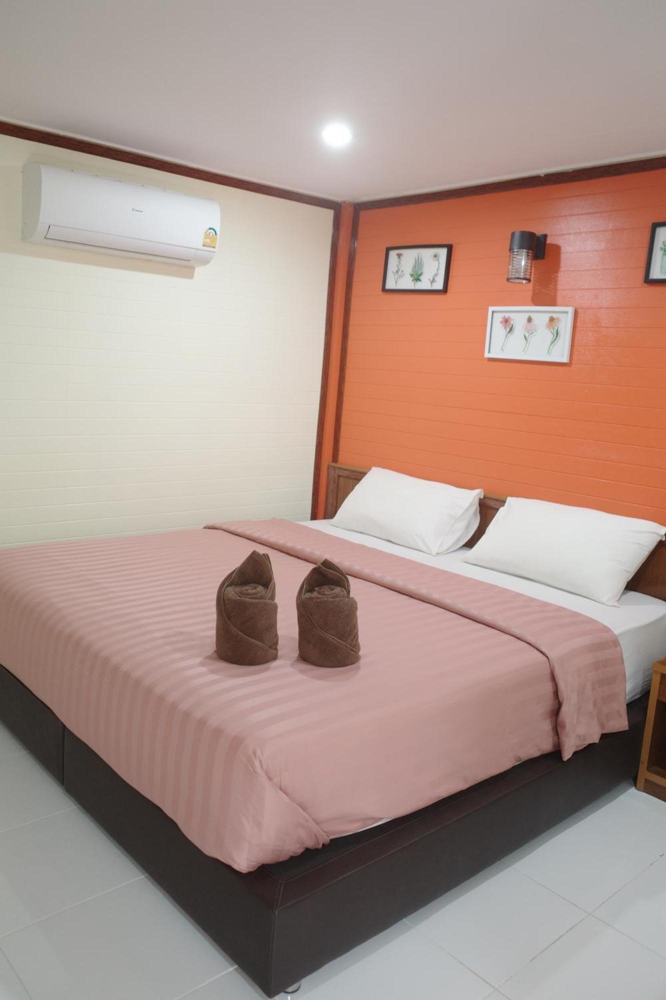 Haad Somboon House Hotel Банг Сафан Екстериор снимка