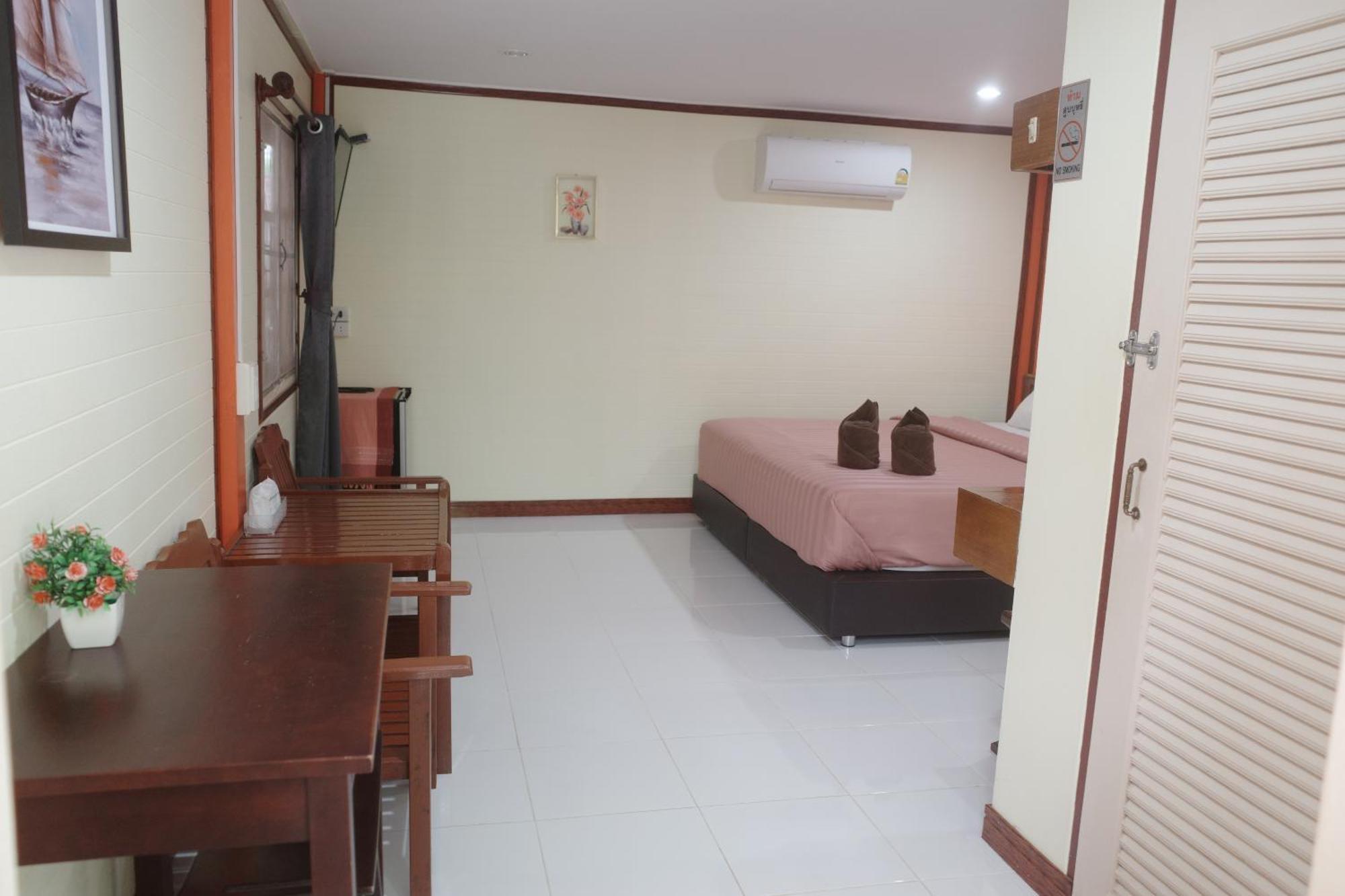 Haad Somboon House Hotel Банг Сафан Екстериор снимка