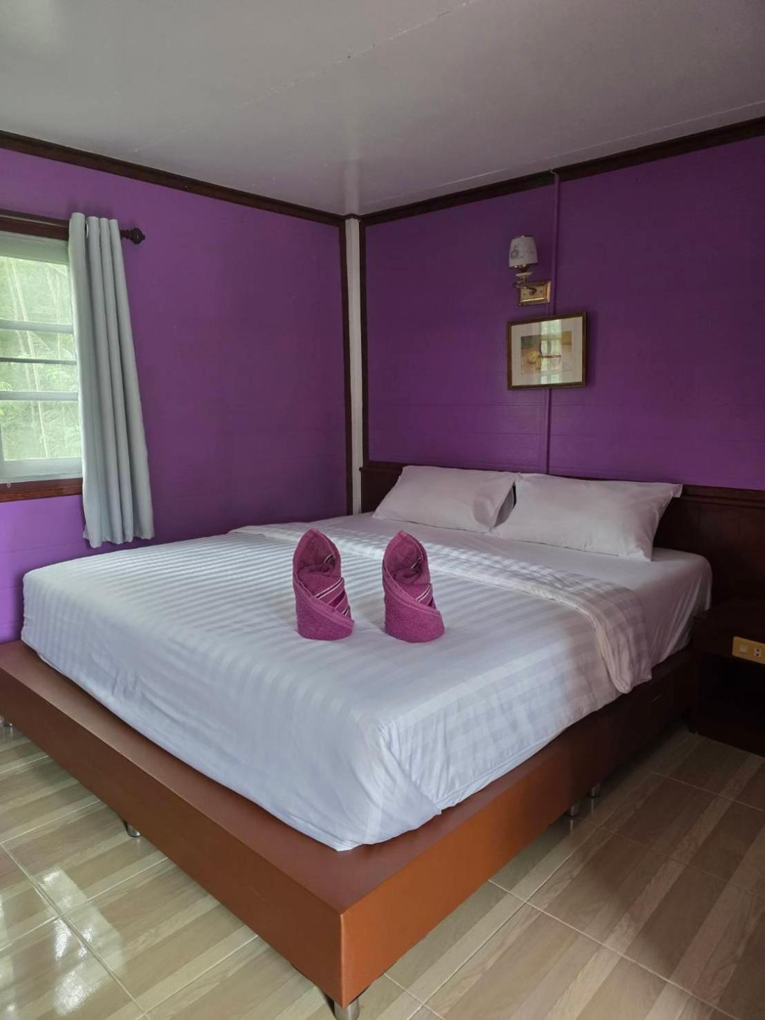 Haad Somboon House Hotel Банг Сафан Екстериор снимка