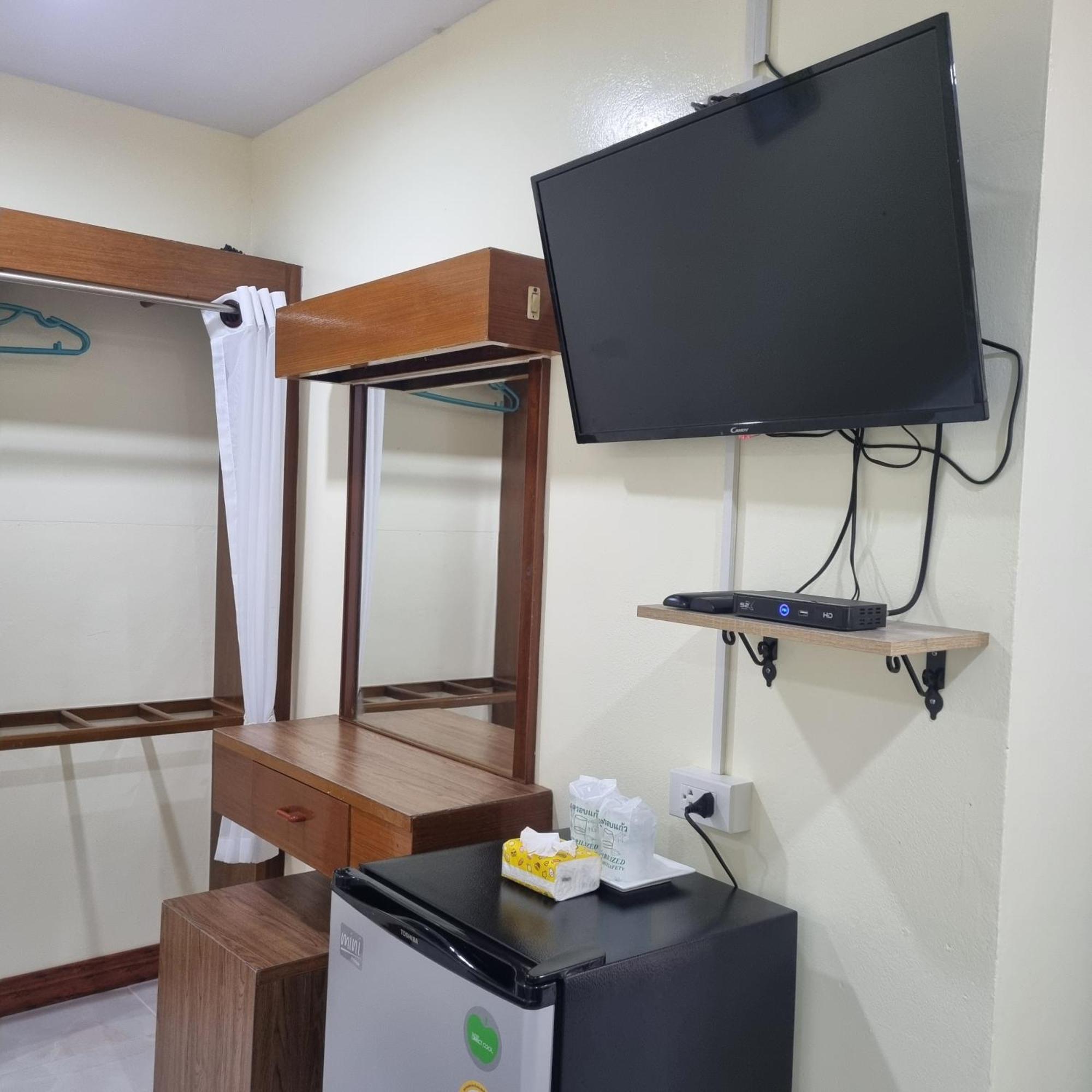Haad Somboon House Hotel Банг Сафан Екстериор снимка