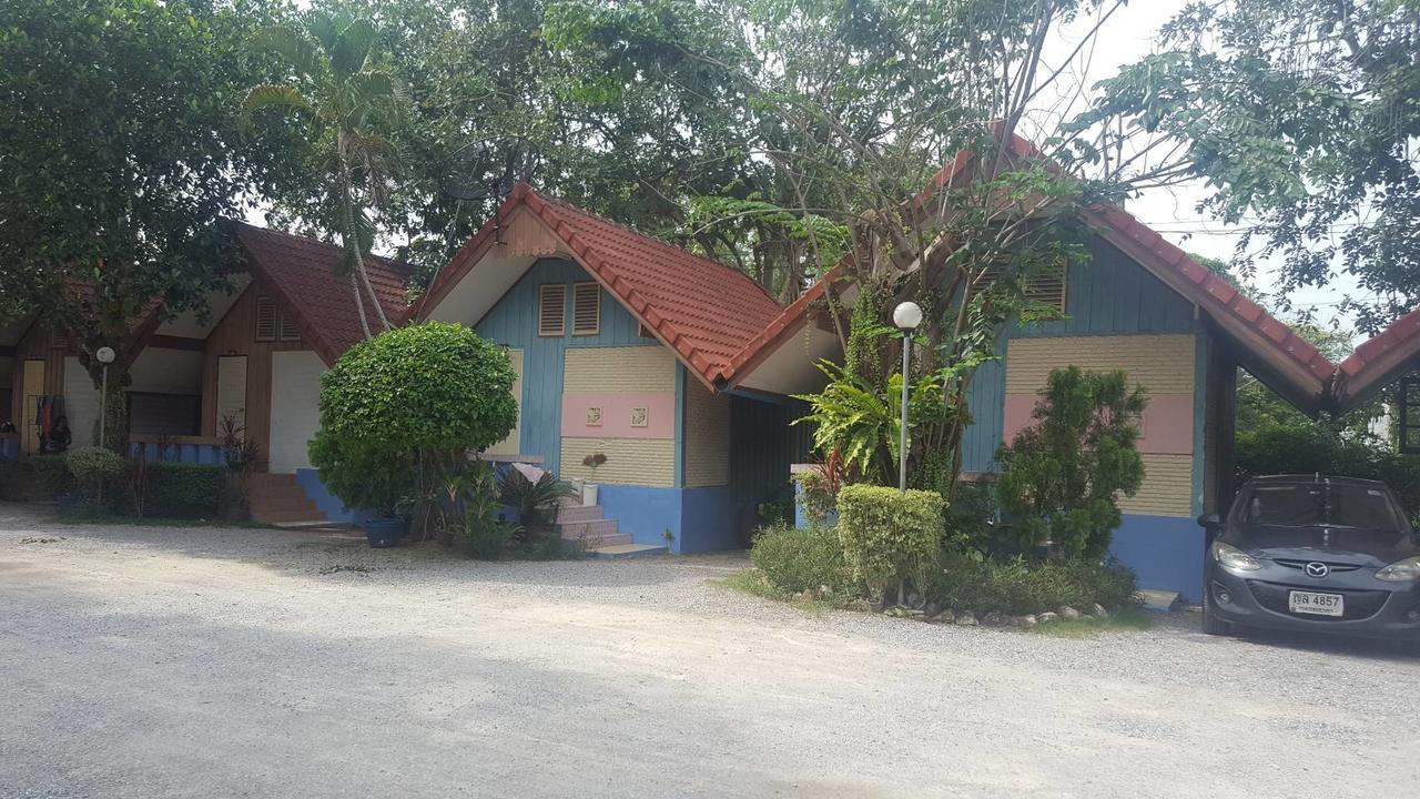 Haad Somboon House Hotel Банг Сафан Екстериор снимка